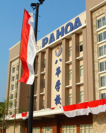 PaHoa proudly displays its name in Mandarin characters / Charlotte Setijadi-Dunn Cautiously promoting humanism