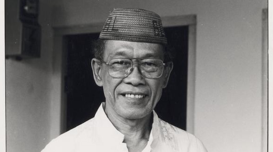 Pramoedya photographed by H.C. Beynon in May 1985/ KITLV Collection